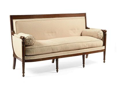 null Mahogany living room furniture, the front legs in spindles surmounted by a ball,...
