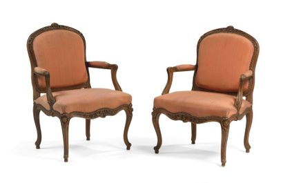 null Pair of armchairs with flat back in natural wood carved with flowers and pomegranates....