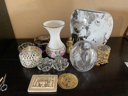 null Sand roses, marble ashtray, glass vase from Nancy, glass vases, porcelain and...