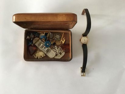 null Small batch of costume jewellery, including small compass, cufflinks and lady's...