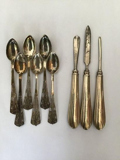 null Set of six silver teaspoons, and a silver manicure set with filling.
Gross weight...