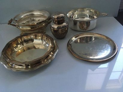 null Silver plated metal batch comprising poly-lobed dishes and tureens