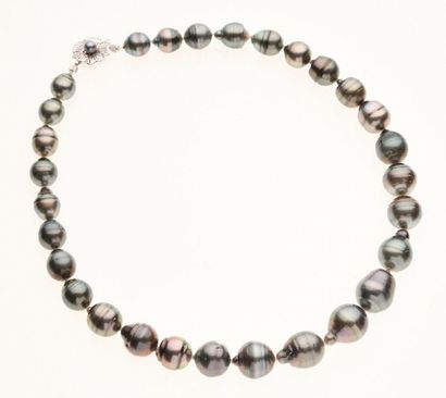 null 258 Collier de perles baroque de tahiti en chute allant de 16 mm à 11 mm, le...