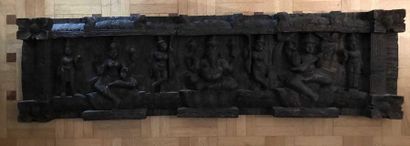 null Paire de bas-reliefs en bois sculpté Travail Indien