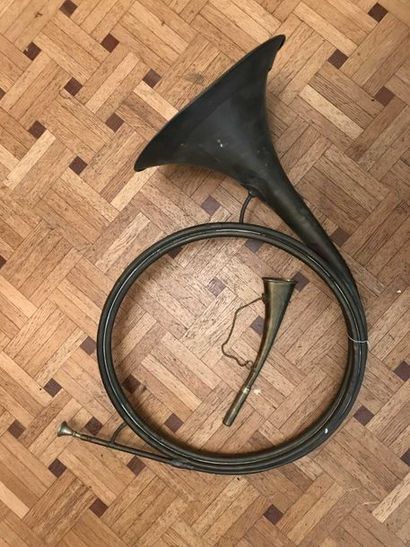 null Brass horn (accidental) and a small horn