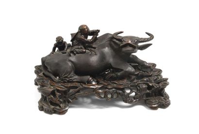 null Carved wooden group representing a buffalo surmounted by two figures. Ivory...