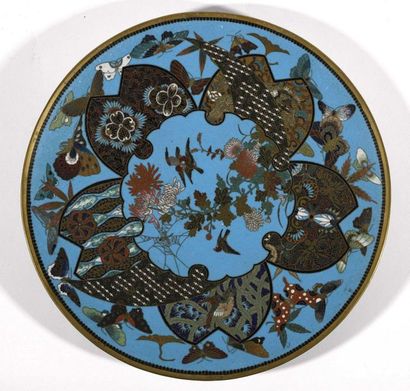 null JAPAN - MEIJI Period (1868 - 1912) Copper dish and cloisonné enamels with reserves...