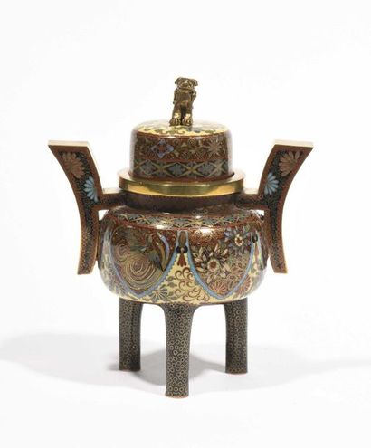 null JAPAN - MEIJI Period (1868 - 1912) Tripod perfume burner in gilded copper and...