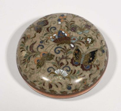 null JAPON - Epoque MEIJI (1868 - 1912) Petite boite de forme lenticulaire en cuivre...