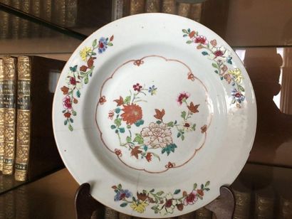 null Série d'assiettes en porcelaine

Chine, XVIIIème siècle

(Accident)