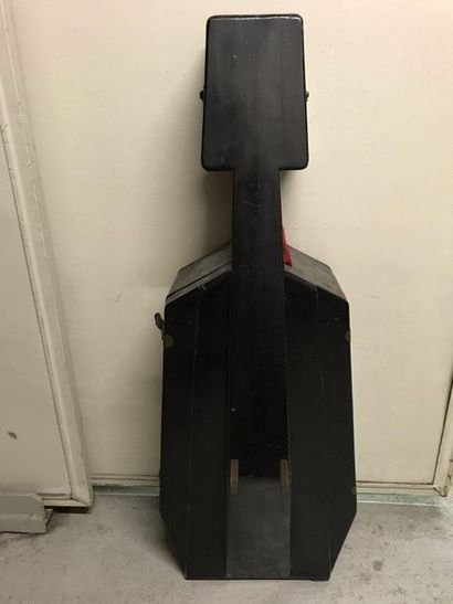 null Black lacquered wooden cello case