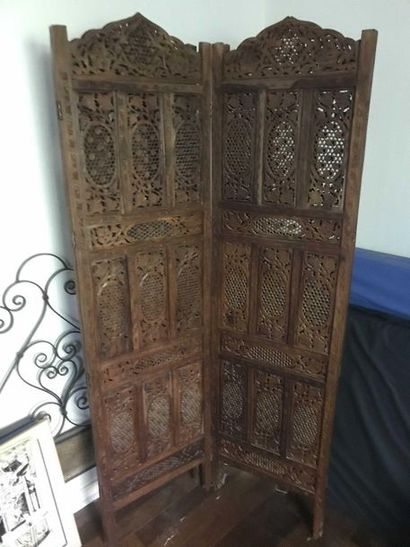 null Carved and openwork wooden screen with four leaves Foreign work Size of a leaf:...