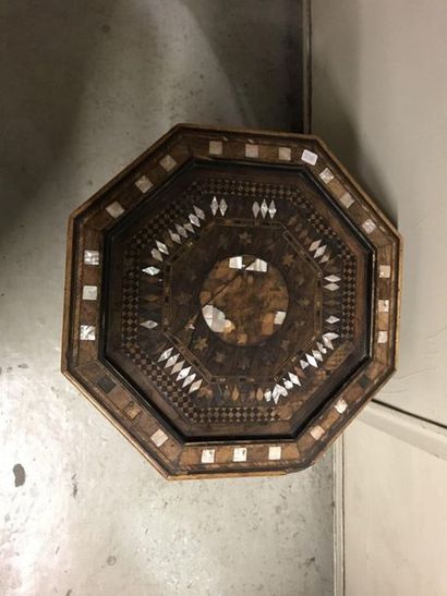 null Octagonal pedestal table in wood and mother-of-pearl inlay.work North Afric...