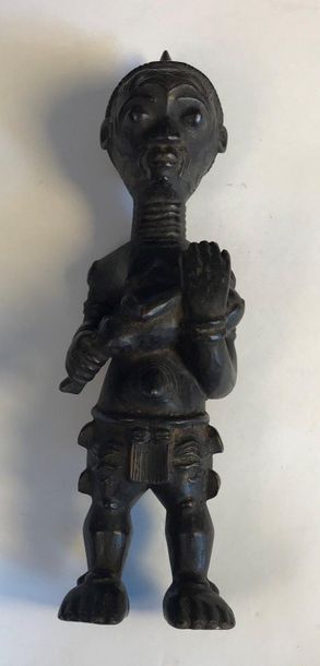 null ANGOLA. Style Bembe Statuette en bois patiné brun représentant un personnage...