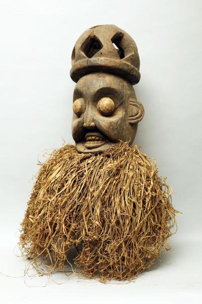 null Afrique. Important masque Tikar. Cameroun. A l'instar des masques Bamoun du...