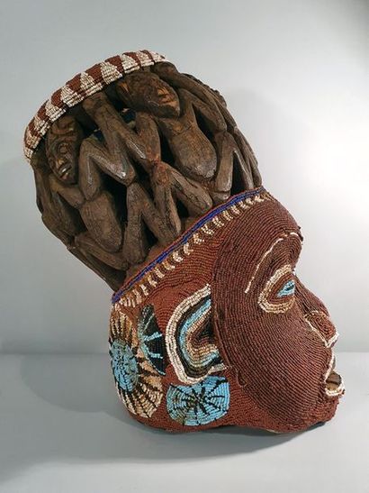 null Afrique. Exceptionnel masque de danse perlé Bamiléke du Cameroun. Afrique. Rare...
