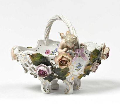 null 164 Basket in polychrome porcelain and openwork, decorated with Cupid and roses...