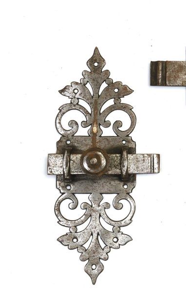 null 183 Belle targette à platine découpée, XVIIIe siècle. Hauteur : 27 cm