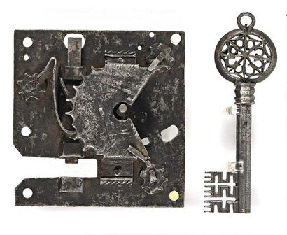 null 253 Serrure en fer forgé et sa clef dite « vénitienne », XVIIe siècle.