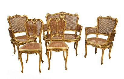 null 384 Salon de style Louis XV en bois sculpté et doré assises et dossiers cannés...