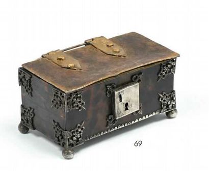 null 69 Rectangular box made of engraved tortoiseshell, the corners decorated with...