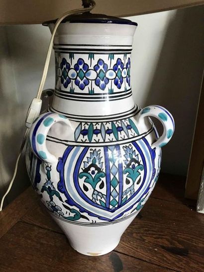 null Earthenware lamp with blue and white decoration with four handles Height: 47cm...