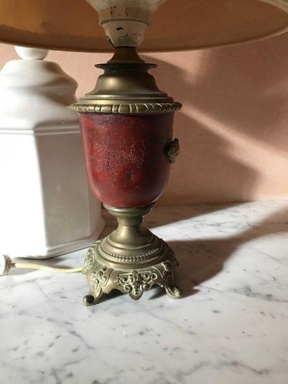 null Lamp in the shape of a vase in red lacquered sheet metal and gilded metal Height:...