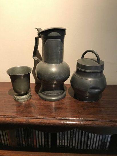 null Set of pewter and brassware including: plates, measures, jug and saucepans,...