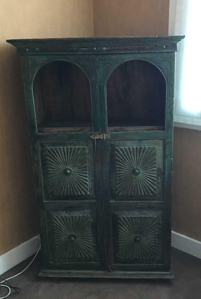 null Green lacquered wooden wardrobe with two doors. Far East work 144x87x36