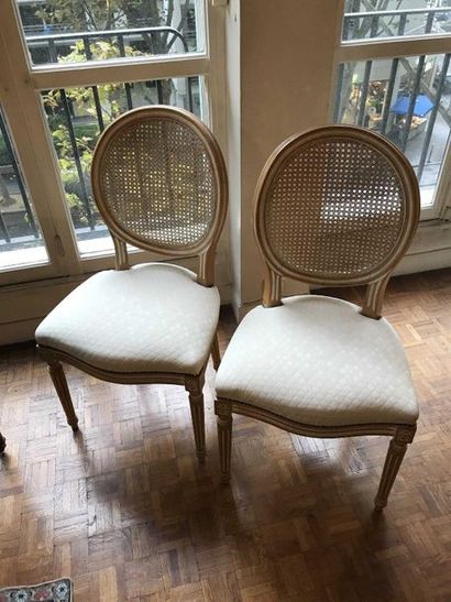 null Suite of 6 caned chairs in lacquered wood and cream-coloured finish. Louis XVI...
