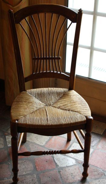 null Suite of six chairs and two armchairs in natural wood, straw seat, stacking...