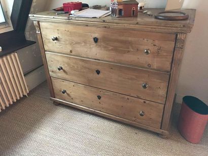 null Fir chest of drawers with three drawers, fluted pilaster upright, gilded brass...