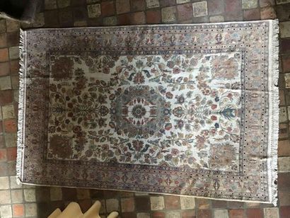 null Wool carpet with foliage decoration on cream background 185x282cm Ref DAM78