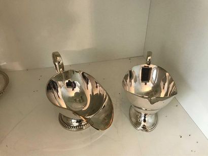 null Two saucers in silver plated metal, two silver plated metal jugs, small plate...