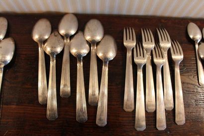 null BOULENGER. Part of silver plated metal housewife including: 8 large cutlery,...