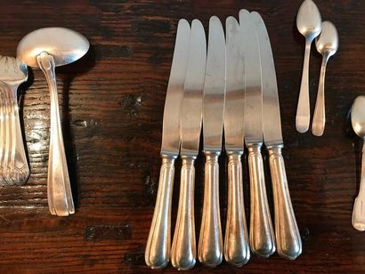 null Set of silver-plated metal cutlery comprising: 12 art deco oyster forks, one...