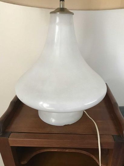 null Lamp white opaline glass Accident at the base High: 35cm Ref16eme