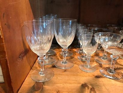 null Partie de services de verres en cristal taillé : 11 verres, 10 grands verres,...