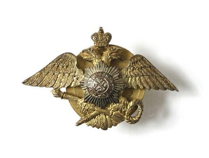 null 206 Insigne de l’ école de cavalerie Nicolas. Bronze doré, taille réduite. Avec...