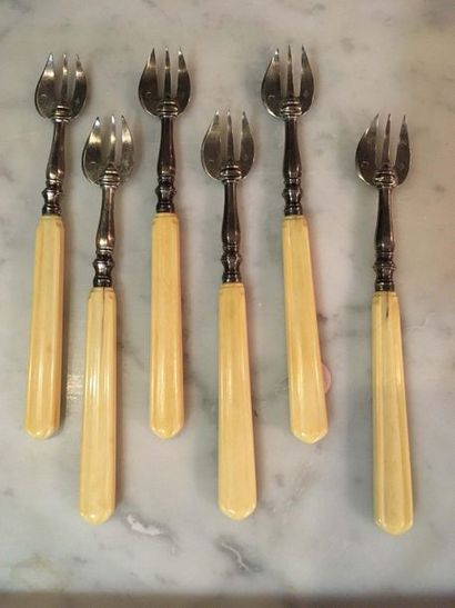 null Six silver and ivory oyster forks