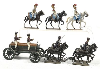 null LUCOTTE : 3 figurines cavaliers, carabiniers, 1er Empire ; un caisson genre...