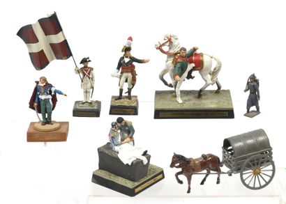 null Lot de 6 figurines diverses dont un porte-drapeau, Bonaparte, Napoléon à Ratisbonne,...