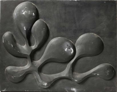 null 
Kristine TISSIER (1928 - 2010) Bas-relief en fonte de fer dans le goût de Matisse....