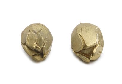 null Kristine TISSIER (1928 - 2010) Cinq pendentifs dits 'bourgeons', deux bronzes...