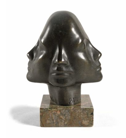 null 
Roy ADZAK (1927 - 1987) Les quatre têtes. Epreuve en bronze patiné sculptée,...