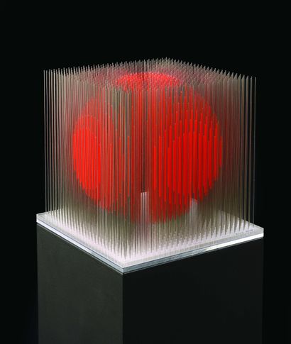 null 119 Yoshiyuki MIURA (Né en 1958) Sphère de lumière - rouge, 2018 Tiges en acier...