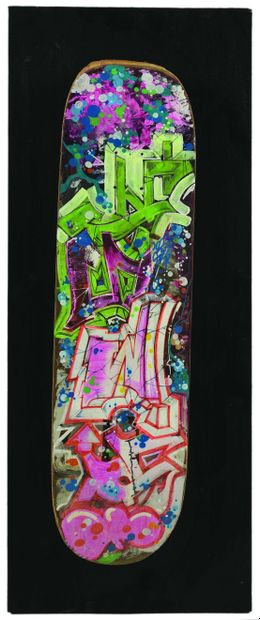 null 133 FRESK Skate board, 2010. Aérosol et acrylique sur bois, monté sur socle...
