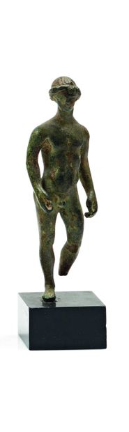 null Statuette représentant probablement Apollon nu. Bronze, oxydation verte, lacune...