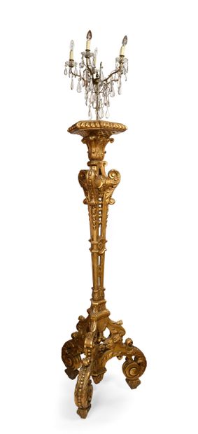 null 270 Large and imposing carved and gilded wood torchere decorated with flowers,...