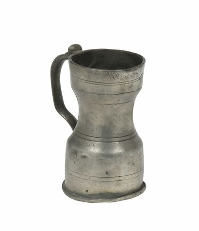 null 144 AMIENS Small open pewter measure with shoulder. 8th century. Height : 11...